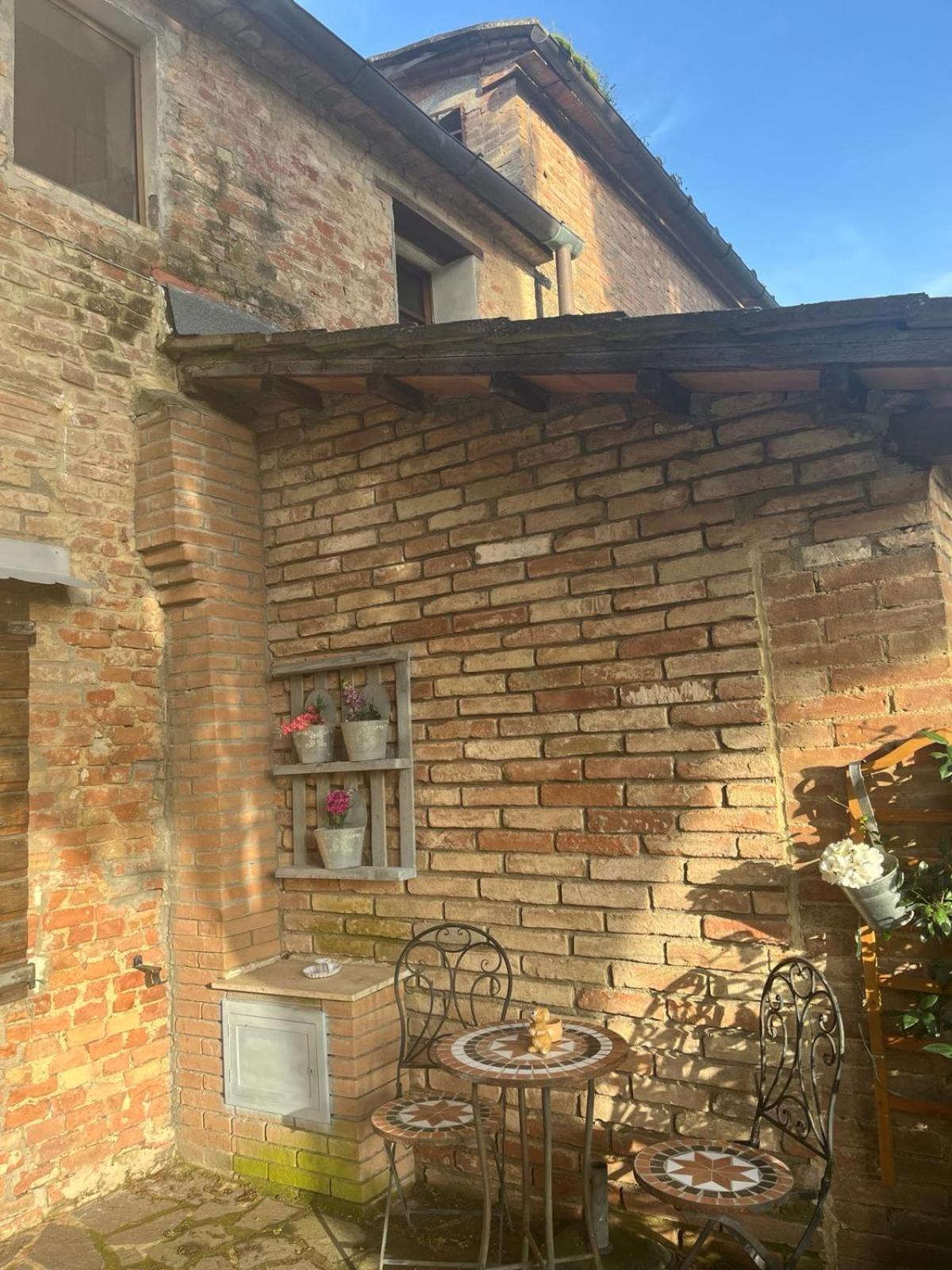 Agriturismo La Torre Di Monsindoli Сиена Екстериор снимка